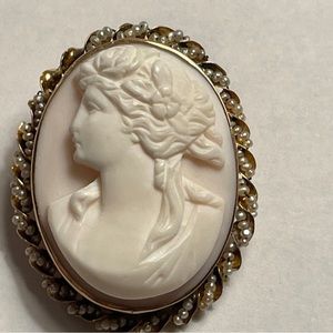 10k gold vintage cameo with seed pearls